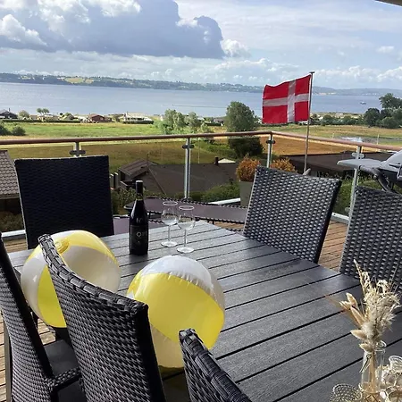 8 Person In Aabenraa-by Traum * أبينرا